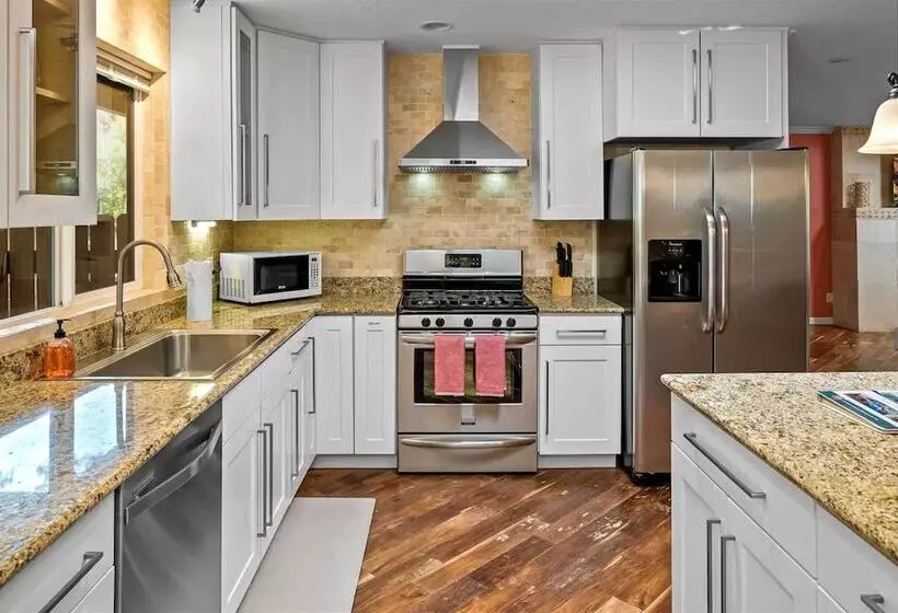 West Sedona Vacation Rental: 1 Mi To Trails!