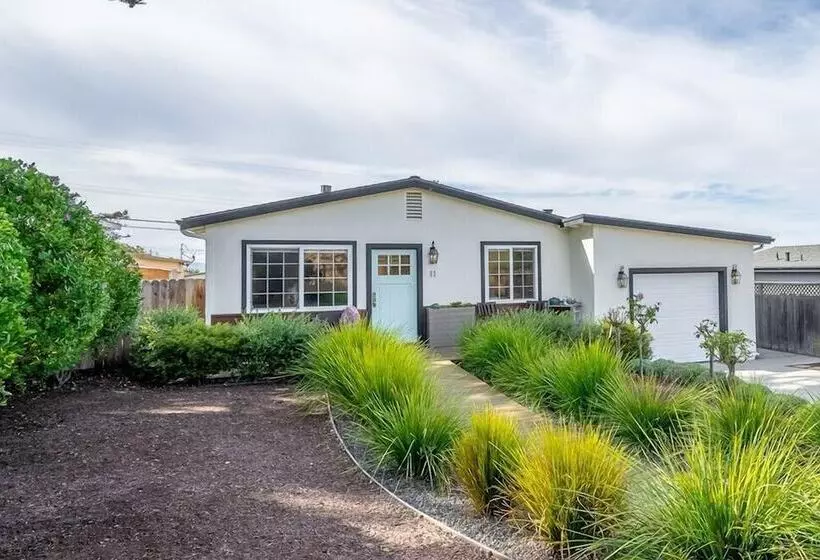 Your Dream Seaside Vacation! Charming 2 Bdr Home