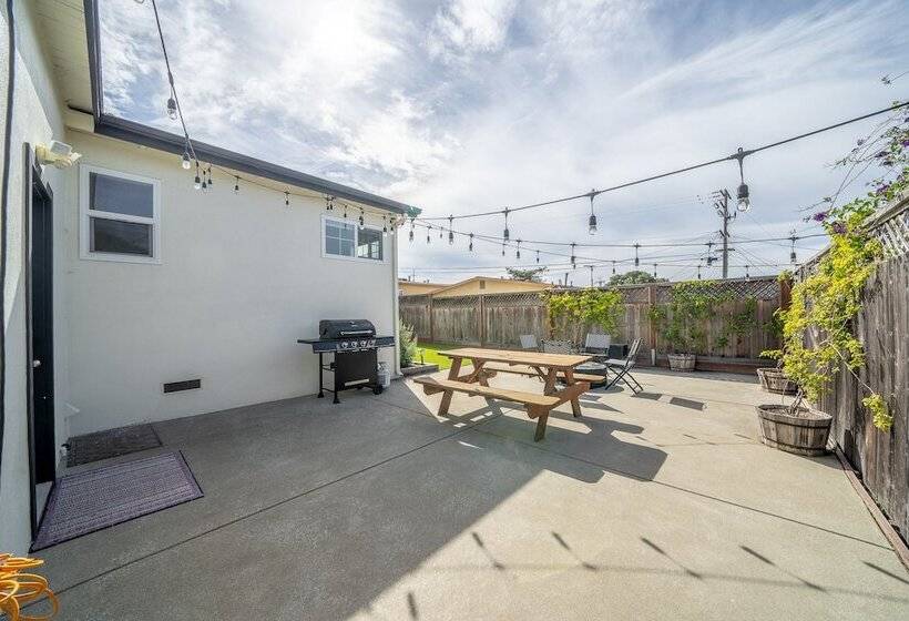 Your Dream Seaside Vacation! Charming 2 Bdr Home