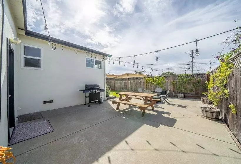 Your Dream Seaside Vacation! Charming 2 Bdr Home