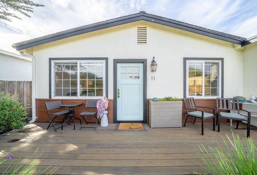 Your Dream Seaside Vacation! Charming 2 Bdr Home