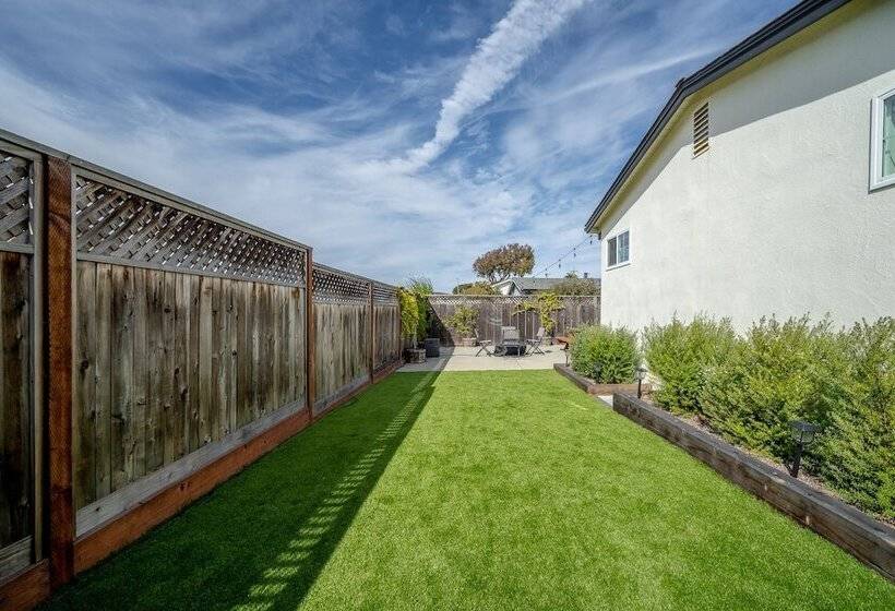 Your Dream Seaside Vacation! Charming 2 Bdr Home