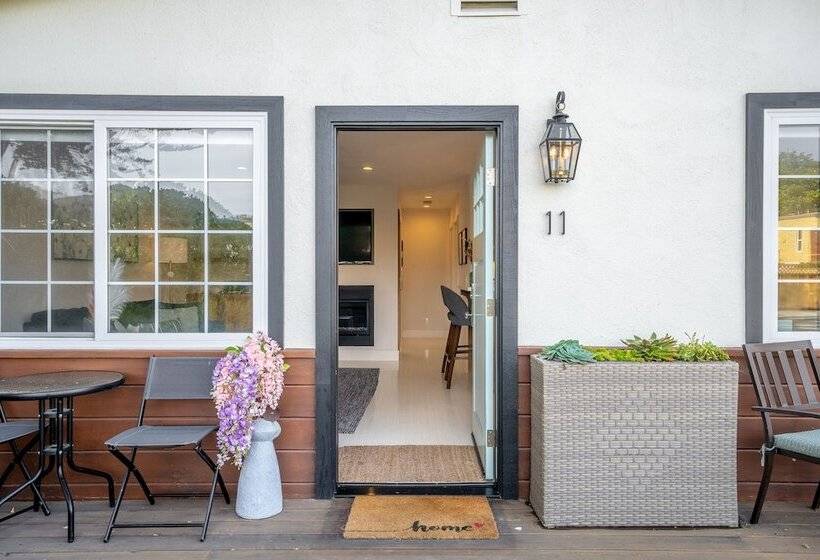 Your Dream Seaside Vacation! Charming 2 Bdr Home