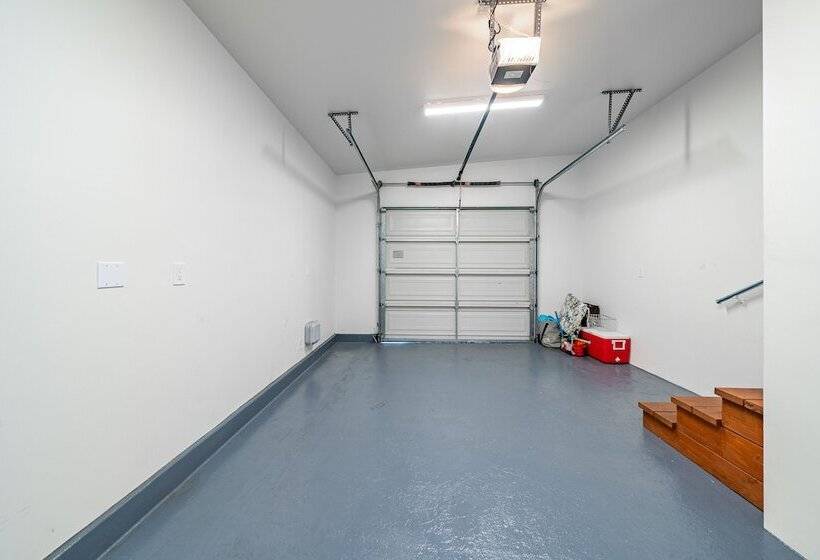 Your Dream Seaside Vacation! Charming 2 Bdr Home