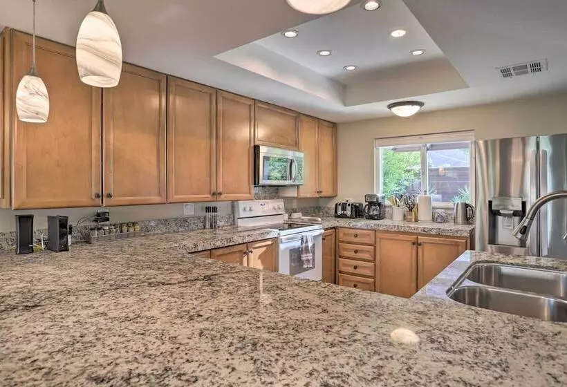 226242 3 Br Oasis W/ Hot Tub By Golf & Coachella!