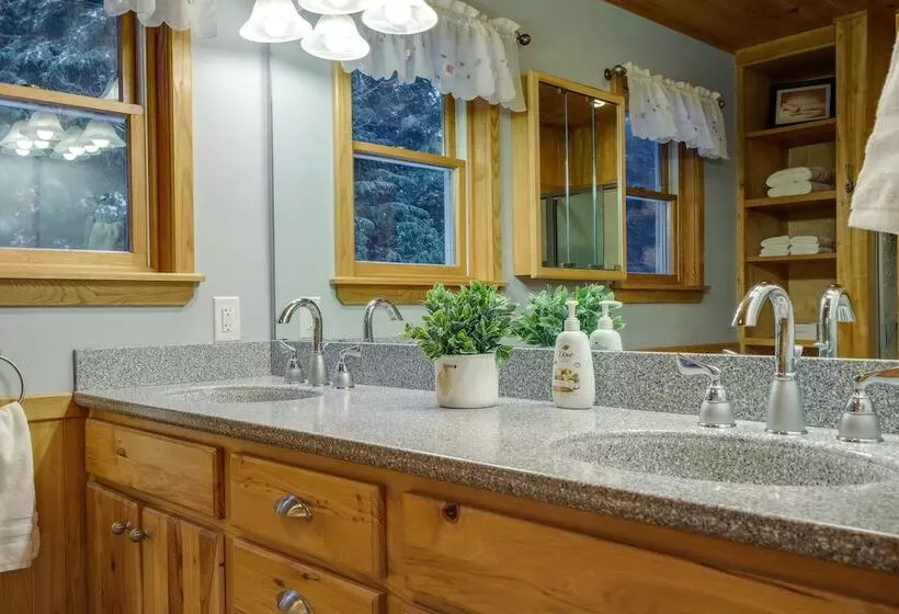 Adirondack Retreat W/ Heated Pool & Scenic Views!