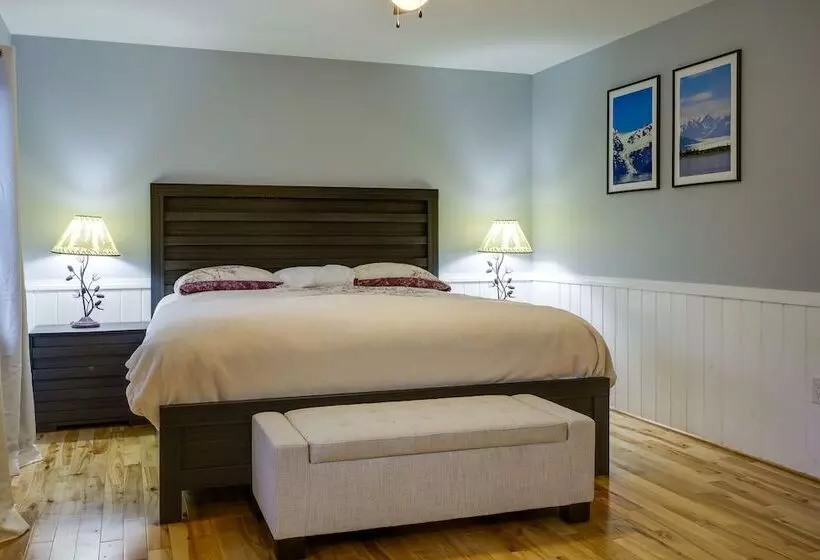 Adirondack Retreat W/ Heated Pool & Scenic Views!