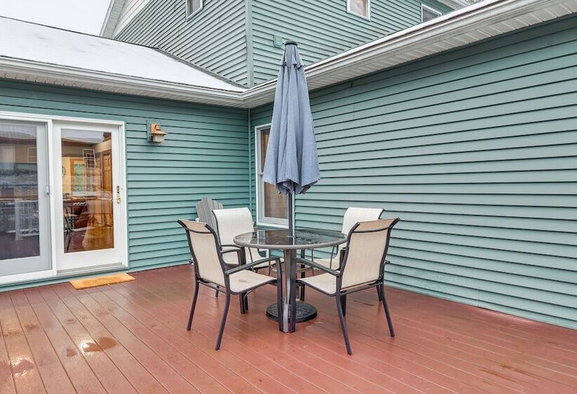 Adirondack Retreat W/ Heated Pool & Scenic Views!