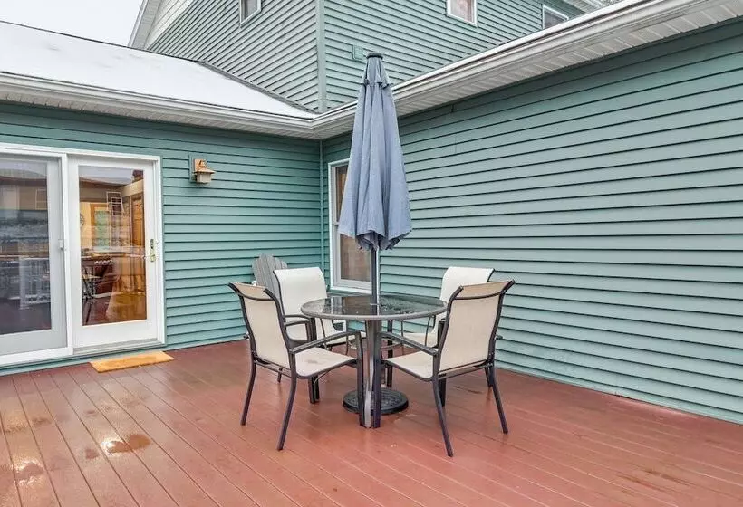 Adirondack Retreat W/ Heated Pool & Scenic Views!