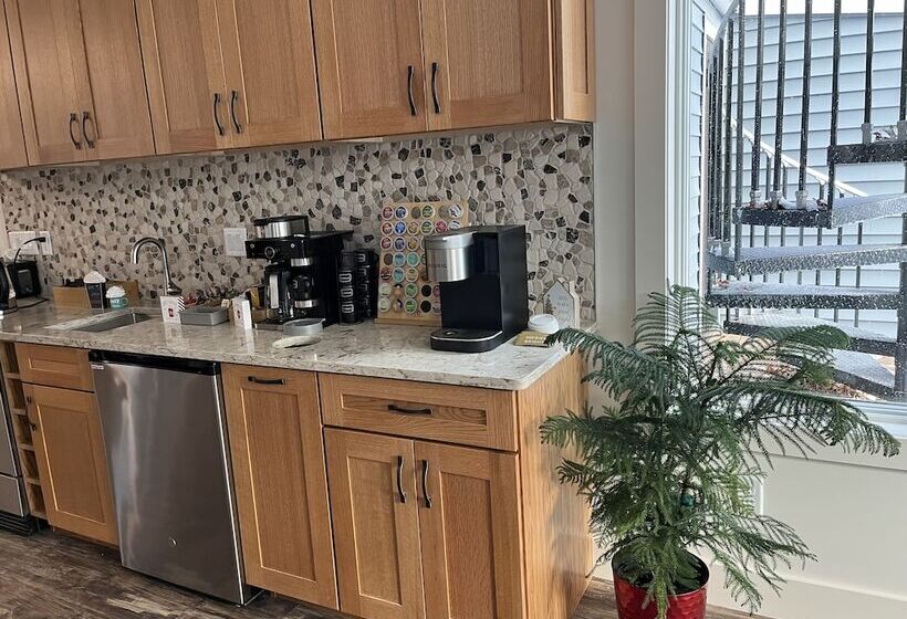 Four Seasons For Fun Bed & Breakfast