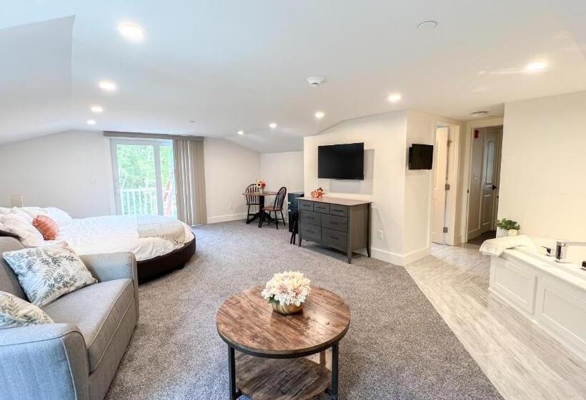 Four Seasons For Fun Bed & Breakfast