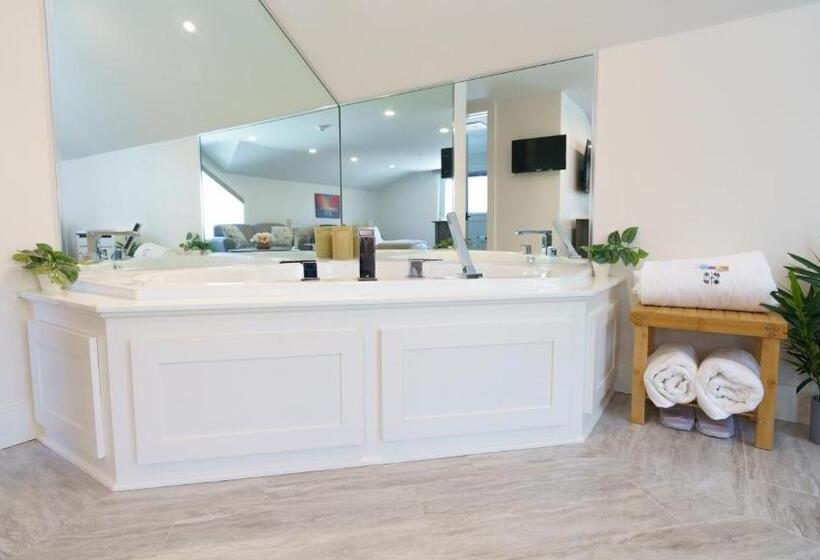 Four Seasons For Fun Bed & Breakfast