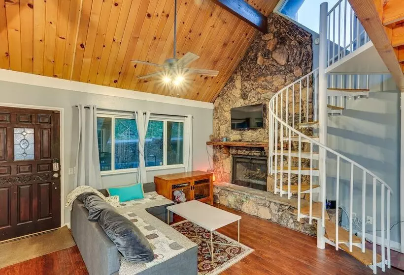 Cabin W/ 2 Decks   3 Mi To Lake Arrowhead Village!