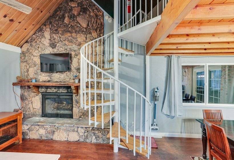 Cabin W/ 2 Decks   3 Mi To Lake Arrowhead Village!