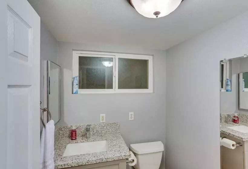 Cabin W/ 2 Decks   3 Mi To Lake Arrowhead Village!