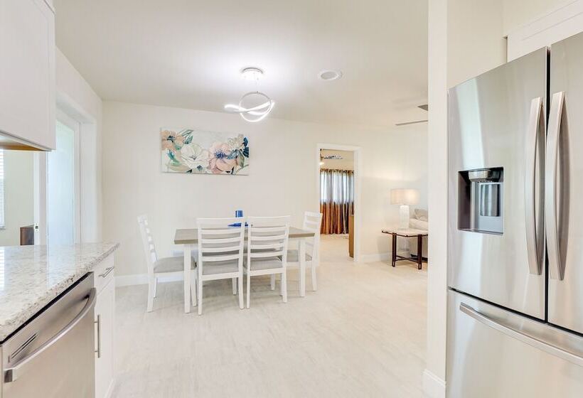 Centrally Located Home In Rotonda West W/ Patio