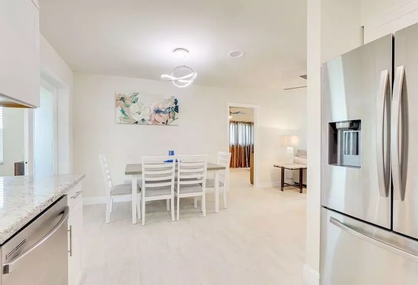 Centrally Located Home In Rotonda West W/ Patio