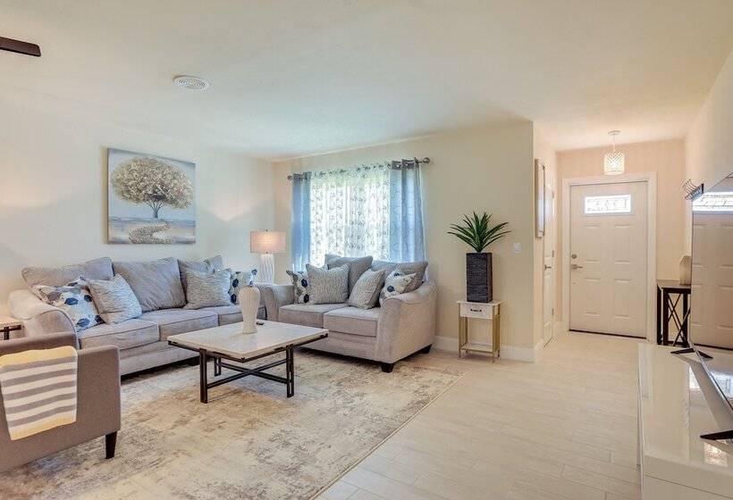 Centrally Located Home In Rotonda West W/ Patio