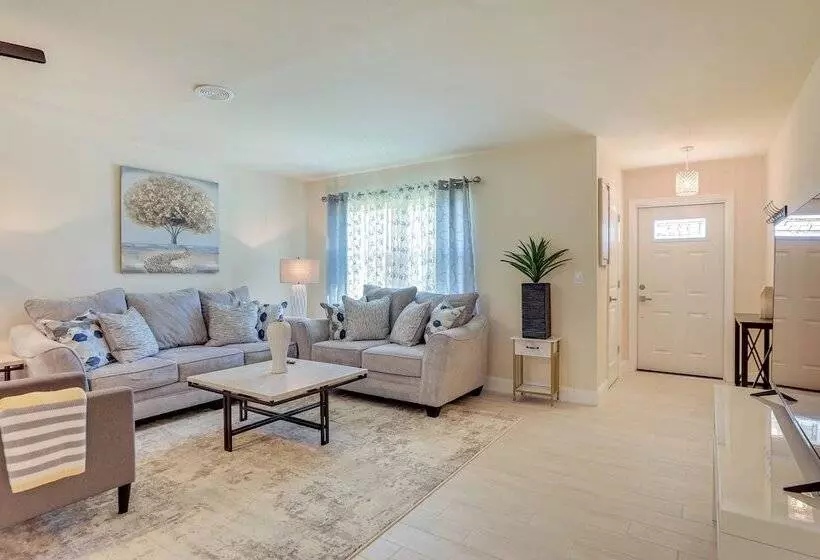 Centrally Located Home In Rotonda West W/ Patio