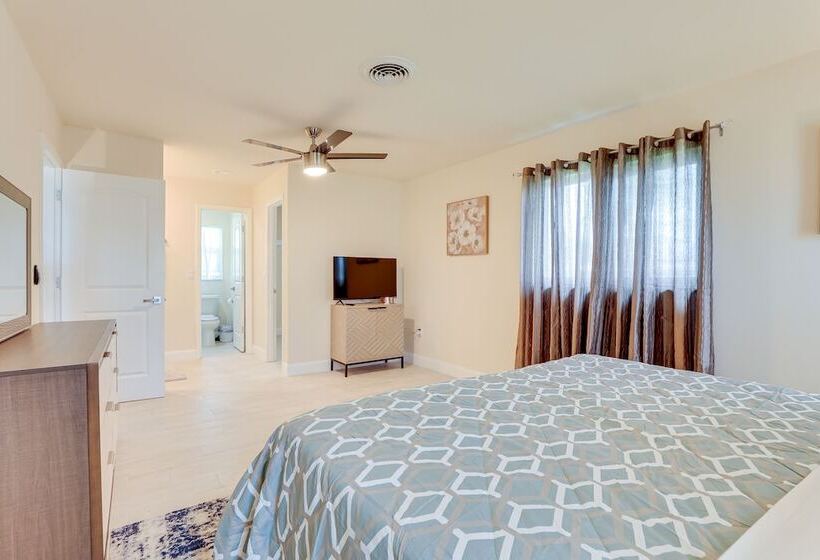 Centrally Located Home In Rotonda West W/ Patio