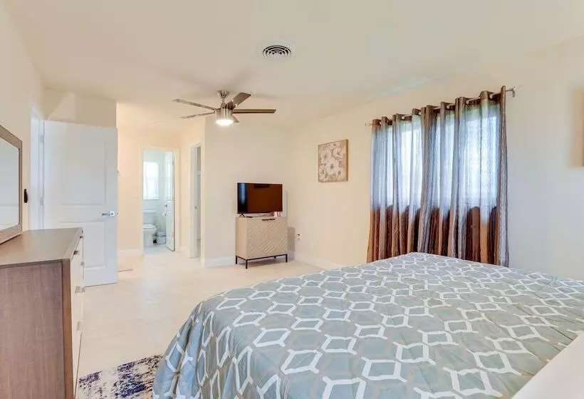Centrally Located Home In Rotonda West W/ Patio