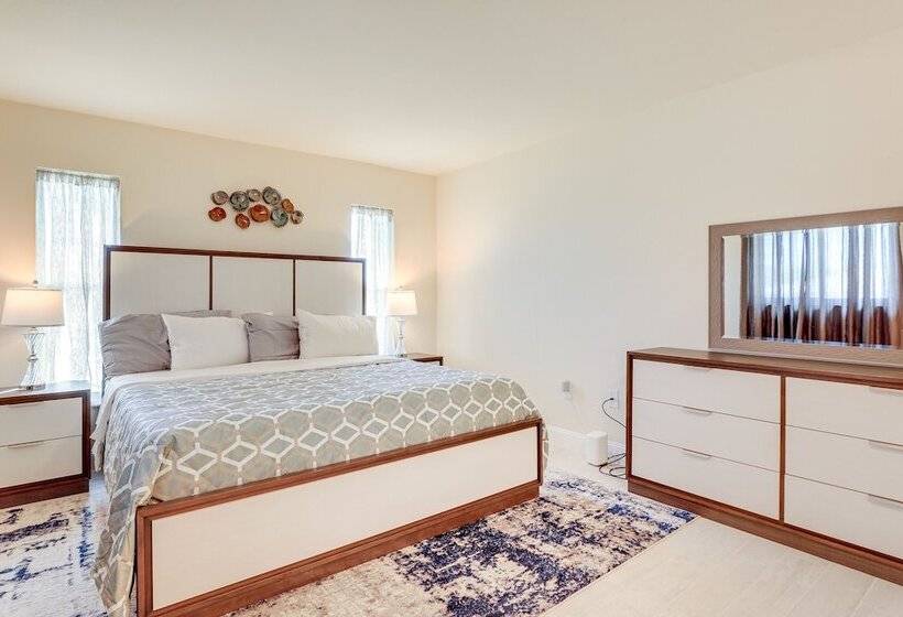 Centrally Located Home In Rotonda West W/ Patio