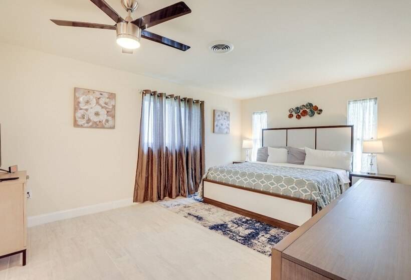 Centrally Located Home In Rotonda West W/ Patio