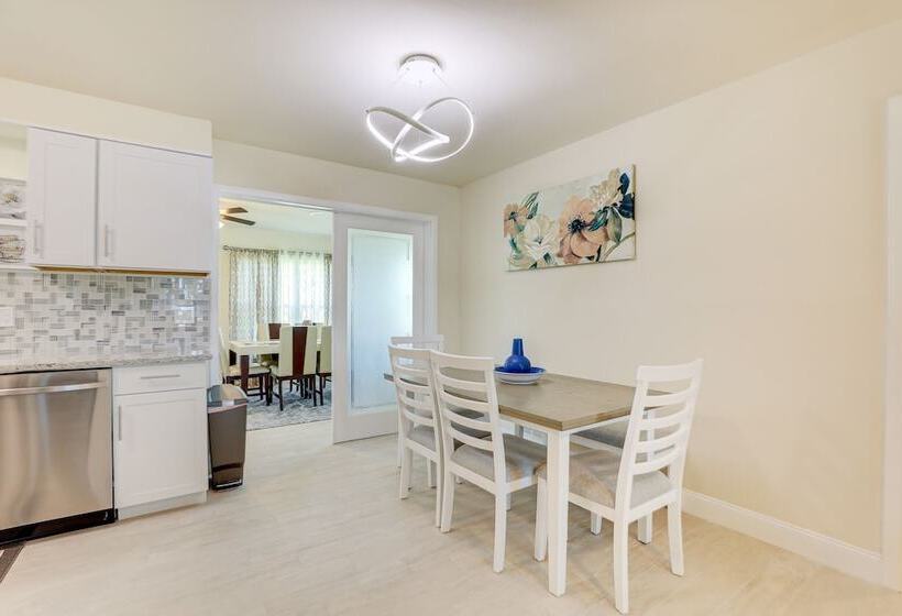 Centrally Located Home In Rotonda West W/ Patio