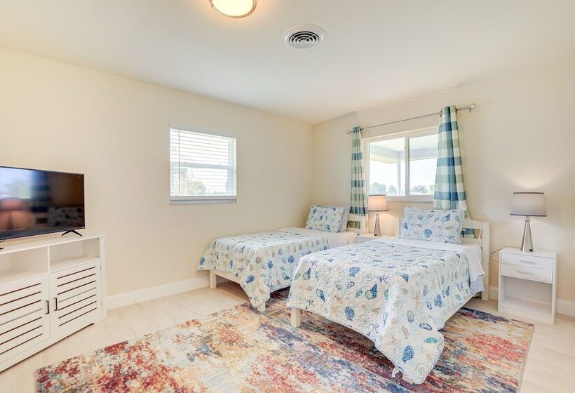 Centrally Located Home In Rotonda West W/ Patio