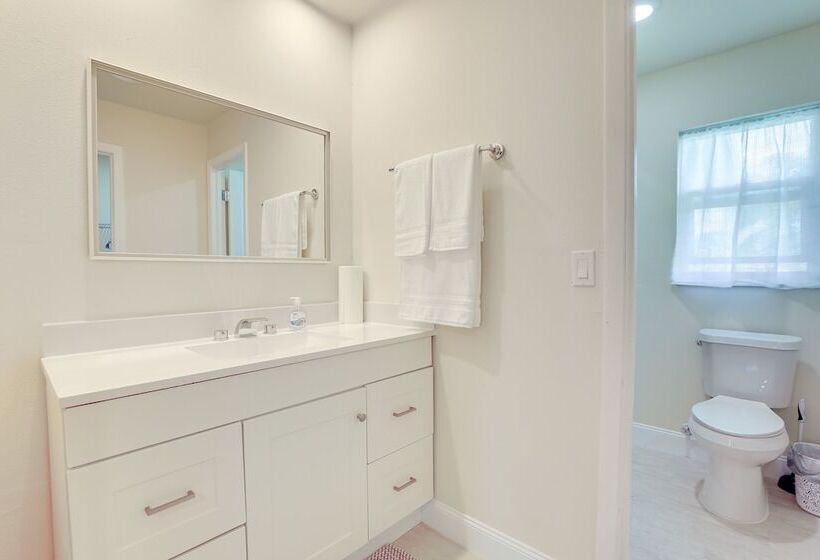 Centrally Located Home In Rotonda West W/ Patio