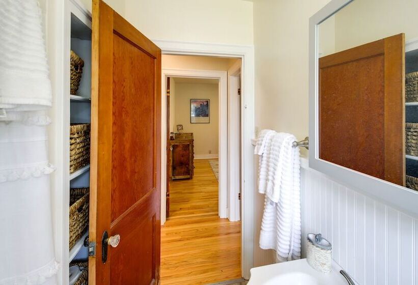 Charming Hamilton Hideaway: Half Mi To Main St!