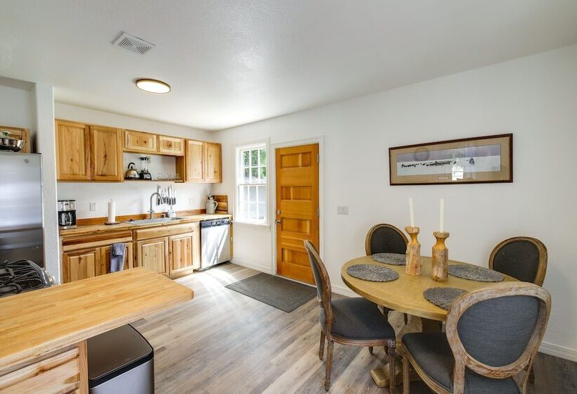 Charming Hamilton Hideaway: Half Mi To Main St!