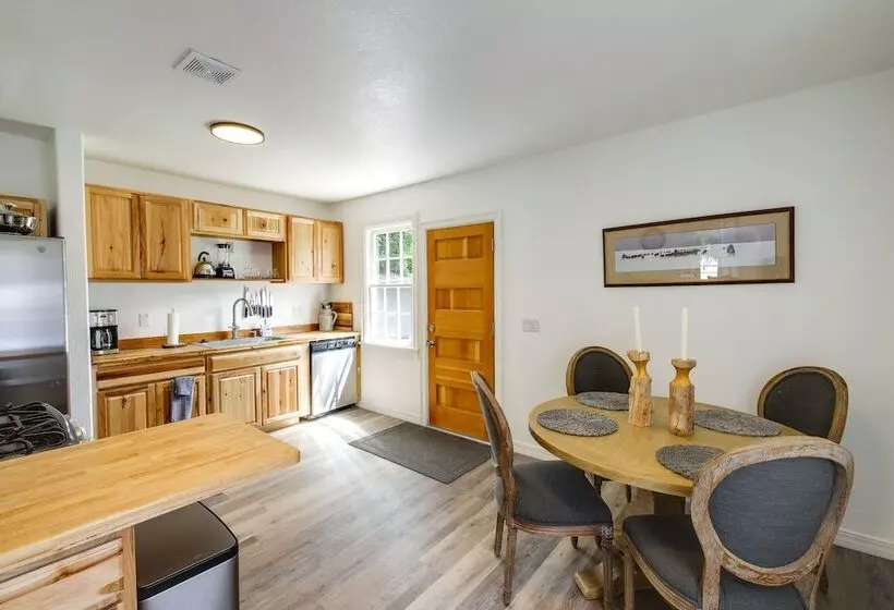 Charming Hamilton Hideaway: Half Mi To Main St!