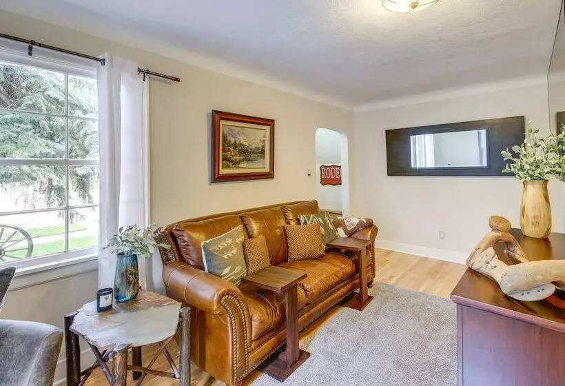 Charming Hamilton Hideaway: Half Mi To Main St!