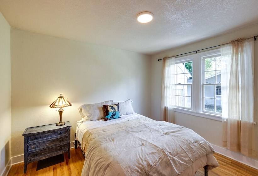 Charming Hamilton Hideaway: Half Mi To Main St!