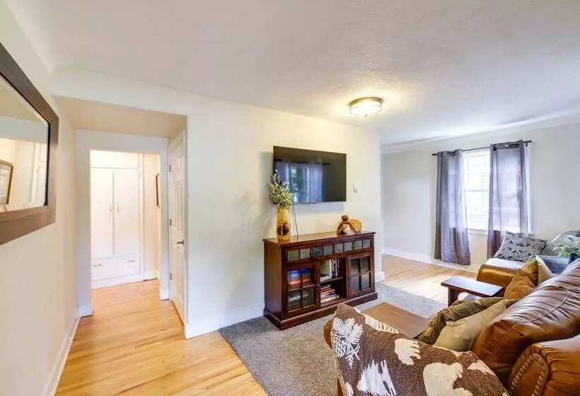 Charming Hamilton Hideaway: Half Mi To Main St!