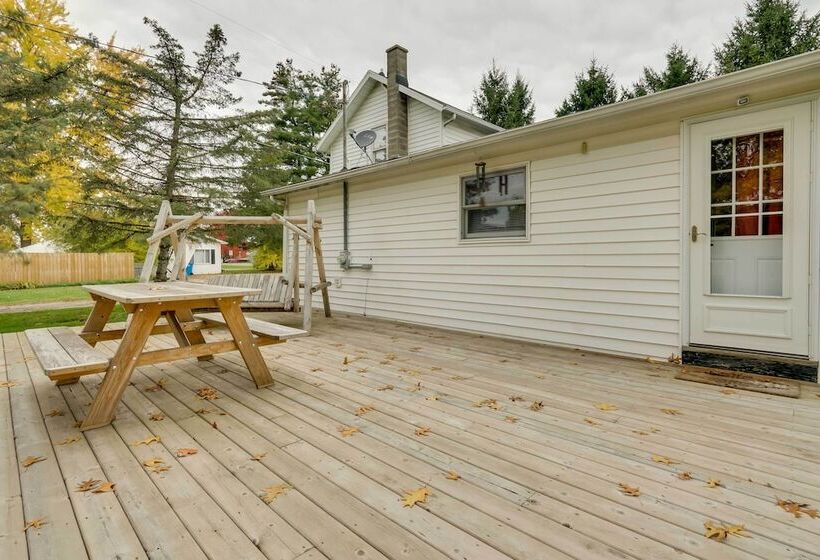 Charming Osseo Hideaway W/ Private Deck & Yard!