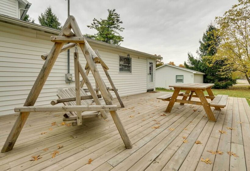 Charming Osseo Hideaway W/ Private Deck & Yard!