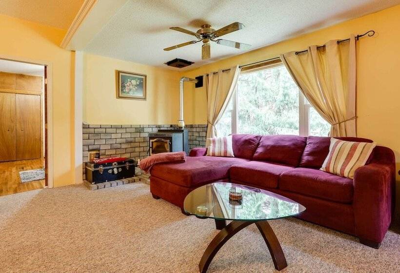 Charming Osseo Hideaway W/ Private Deck & Yard!