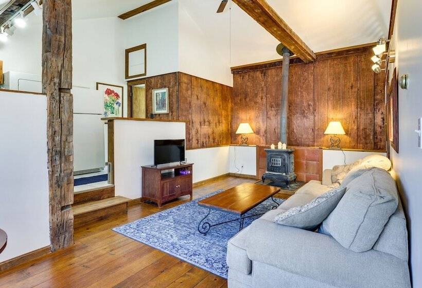 Chagrin Falls Home ~ 2 Mi To Town!