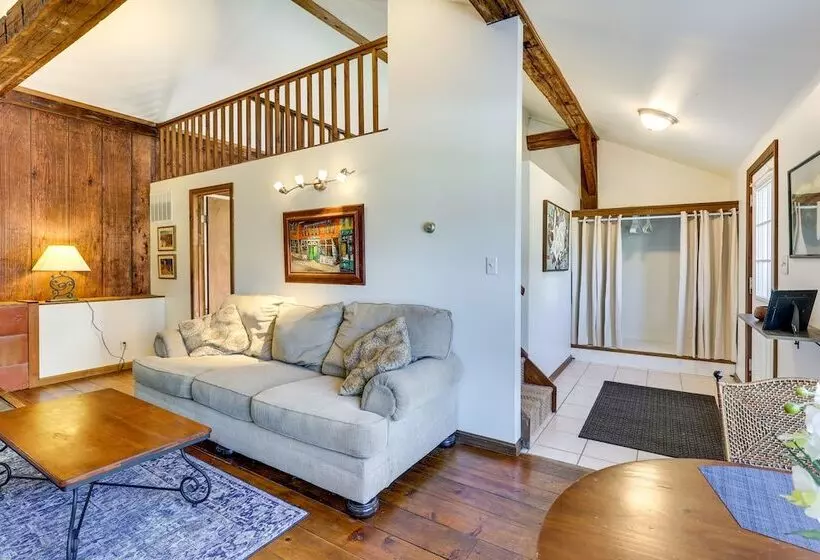 Chagrin Falls Home ~ 2 Mi To Town!