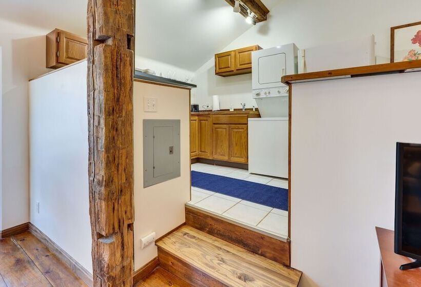 Chagrin Falls Home ~ 2 Mi To Town!