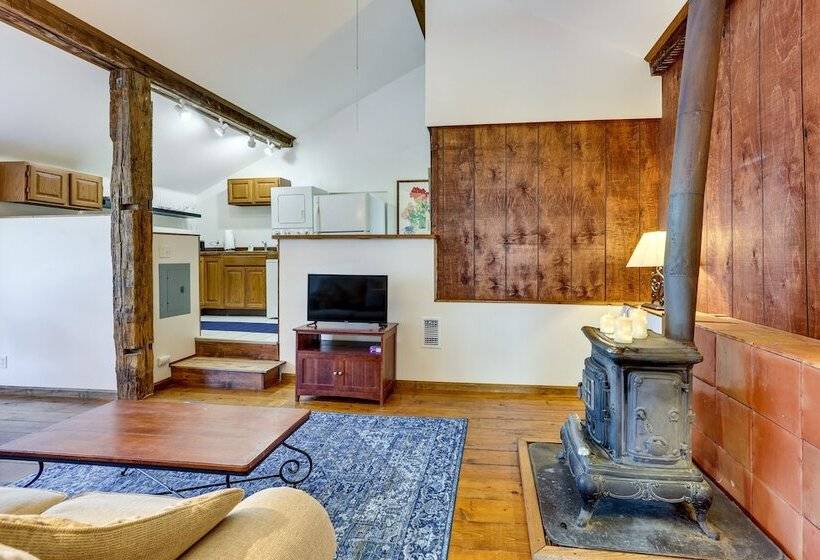 Chagrin Falls Home ~ 2 Mi To Town!