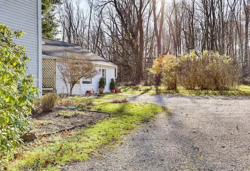 Chagrin Falls Home ~ 2 Mi To Town!