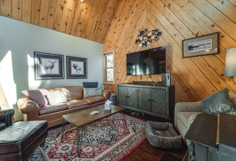 Cozy Truckee Cabin W/ Deck: 1 Mi To Donner Lake!