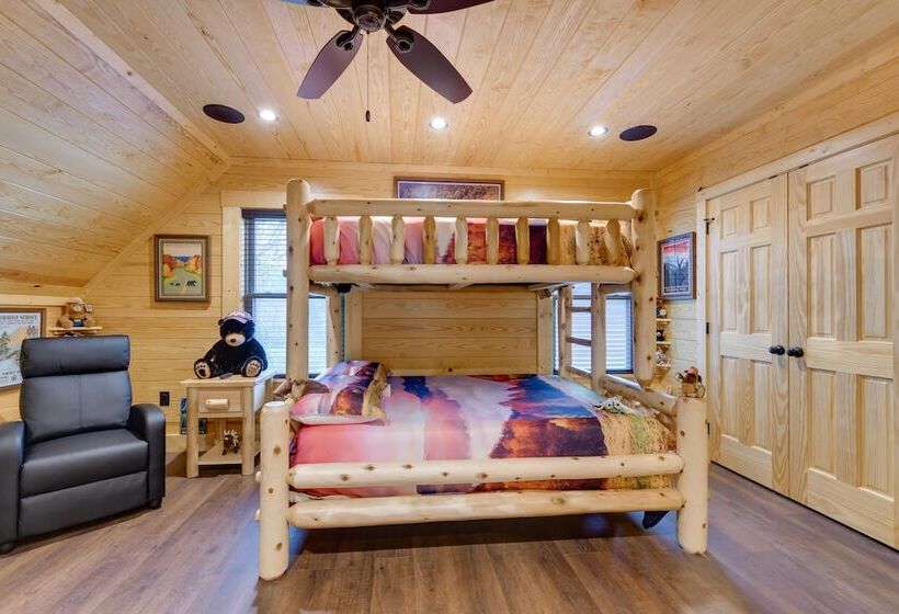 Dtwn Maggie Valley Cabin Near Blue Ridge Parkway!