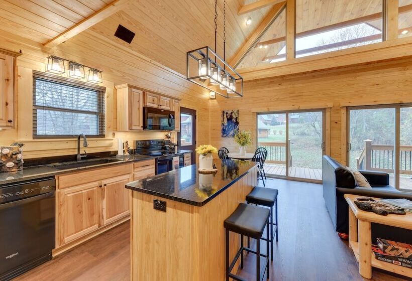 Dtwn Maggie Valley Cabin Near Blue Ridge Parkway!