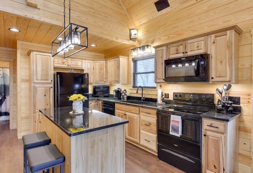 Dtwn Maggie Valley Cabin Near Blue Ridge Parkway!