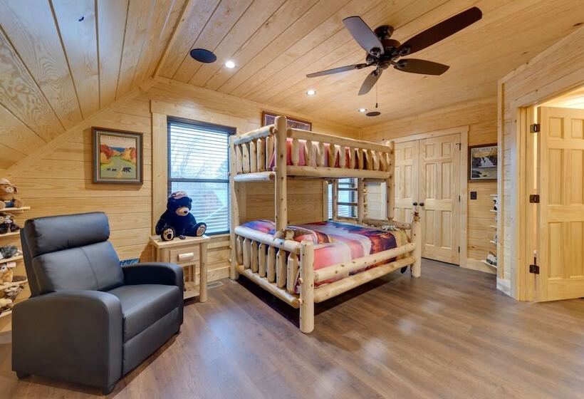 Dtwn Maggie Valley Cabin Near Blue Ridge Parkway!