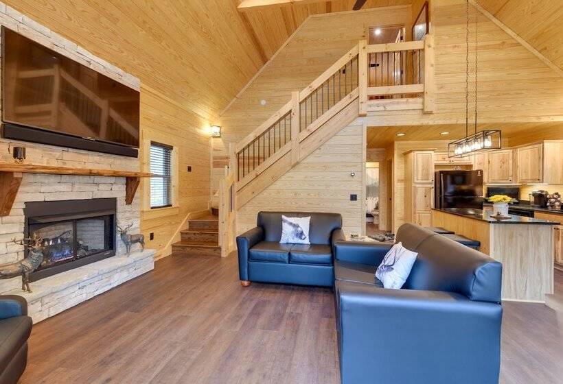 Dtwn Maggie Valley Cabin Near Blue Ridge Parkway!